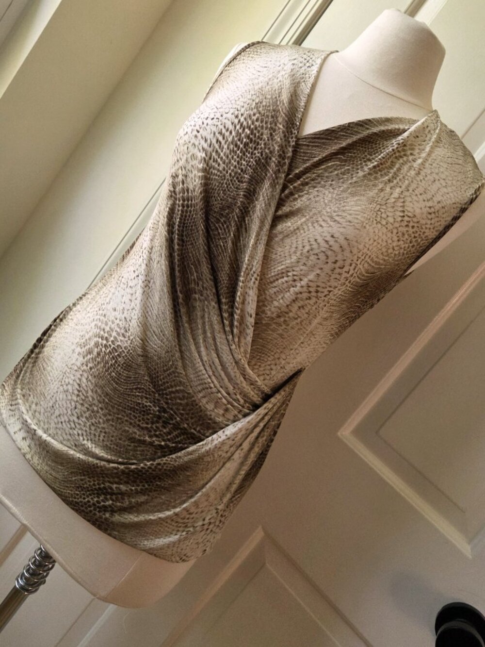 Jones New York sz S-M Soft Rayon Multi-Faux Wrap Animal Print Top Blouse Top New - Picture 2 of 12